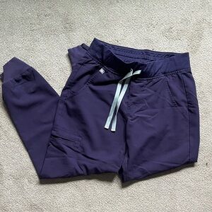 Figs Zamora mid rise Joggers in Deep Purple